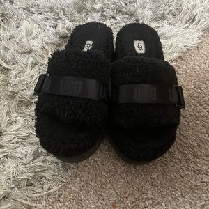 Ugg fluffita slippers